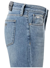 Load image into Gallery viewer, J75 Slim-fit jeans in soft comfort denim
