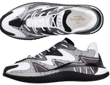 Load image into Gallery viewer, VALENTINO Wade Runner low-top sneakers
